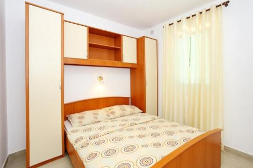 Ένα ή περισσότερα κρεβάτια σε δωμάτιο στο Apartment in Vir with Balcony, Air conditioning, Wi-Fi (4595-2)
