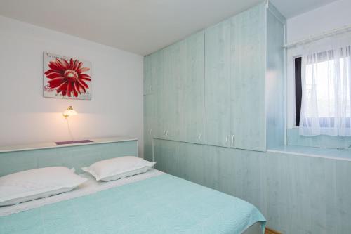Postel nebo postele na pokoji v ubytování Apartments Bose Kanica on the sea