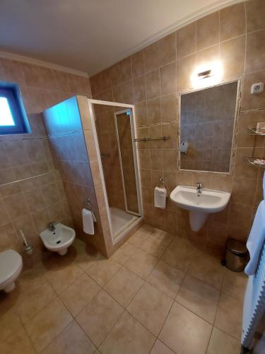 Gallery image of Hotel Villa Pax in Balatonalmádi