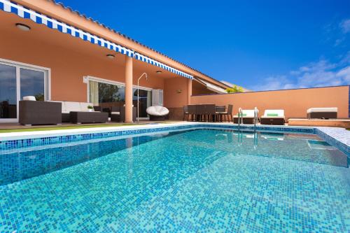 Maravillosa Villa de Lujo con Piscina Privada, Puerto de ...