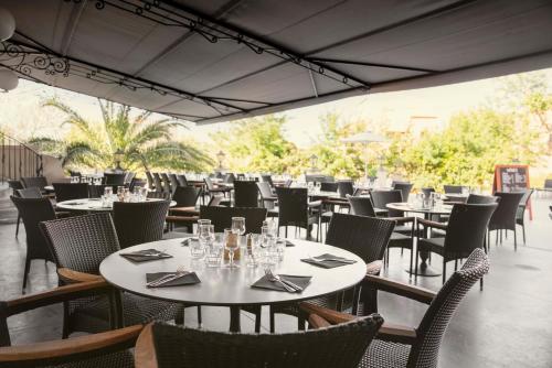 En restaurang eller annat matställe på Langley Resort Napoléon Bonaparte