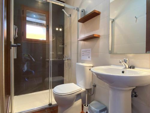 Kúpeľňa v ubytovaní Apartamento con doble entrada y piscina compartida