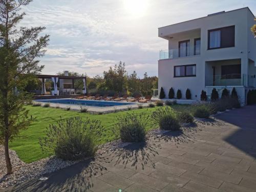 Bazén v ubytování Luxury Villa Reina nebo v jeho okolí