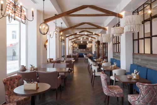 a restaurant with tables and chairs in a room at Vladimir Hotel in Vladimir