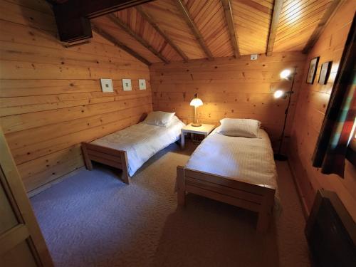 Posteľ alebo postele v izbe v ubytovaní Chalet paisible dans la nature avec belle vue sur le lac Léman
