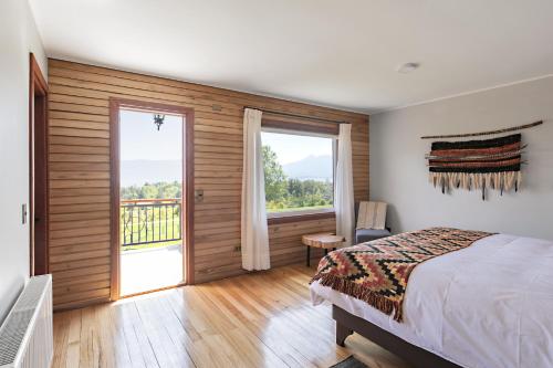 Postel nebo postele na pokoji v ubytování Das Dorf Hotel