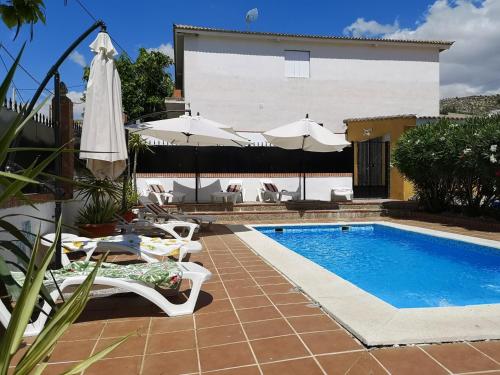 Piscina en o búsqueda de Gorgeous Villa Sleeps 11 Private Pool and Garden