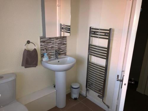 Bathroom sa Lovely 3-Bed Cottage Portmahomack next to harbour