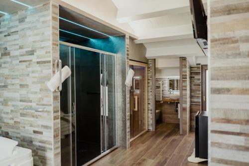 A bathroom at Miryam House Affittacamere Suite e Relax