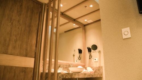 a bathroom with a sink, mirror, and bath tub at Termales Santa Rosa De Cabal in Santa Rosa de Cabal
