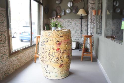 a large vase sitting in the corner of a room at Hotel MR in Tarragona