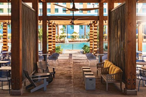 Universal’s Endless Summer Resort – Dockside Inn and Suites photo 25