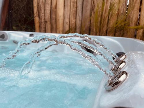 Fotografie z fotogalerie ubytování Wooden Apartman Prémium Jacuzzival v destinaci Alsóörs