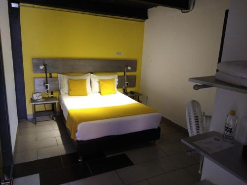 Ένα ή περισσότερα κρεβάτια σε δωμάτιο στο HOTEl LA PORRA