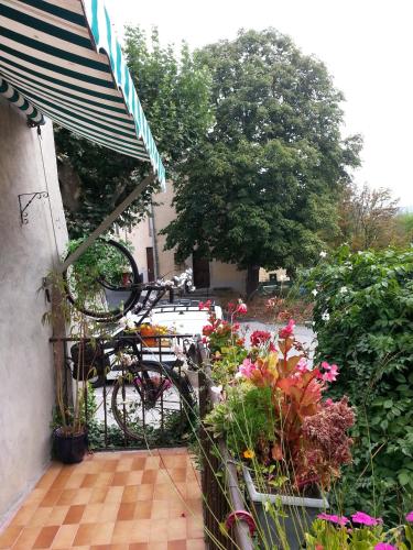 Zahrada ubytování Appartement cocooning à Barrême, 30 m² avec balcon