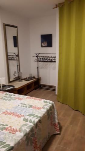 A bed or beds in a room at apartamento Canary Style 2 las canteras