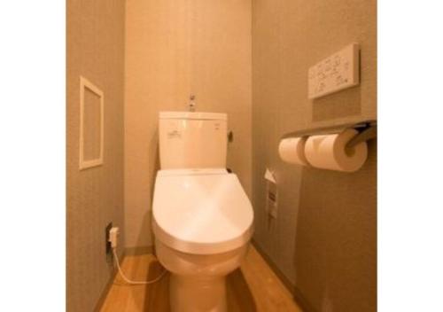 a bathroom with a white toilet in a room at Sakura Sky Hotel - Vacation STAY 18432v in Tokyo