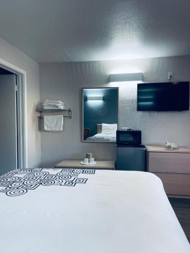 Postel nebo postele na pokoji v ubytování Century 21 Motel