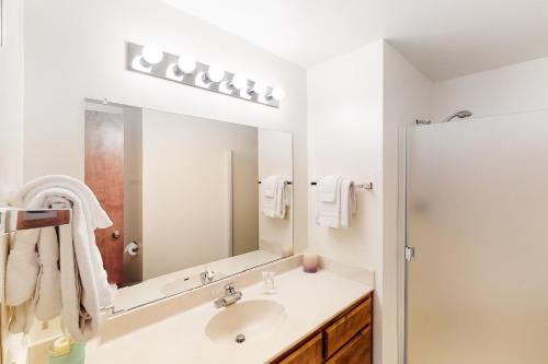 a bathroom with a sink and a mirror at Rainbow Rock 303 in Brookings