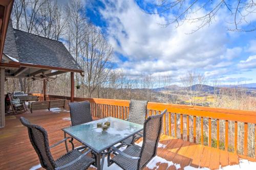 Gallery image of Home with Spacious Deck, BBQ, Game Room and Lake Views in Hiawassee