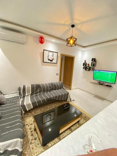 Телевизор и/или развлекательный центр в Zayatine RDC