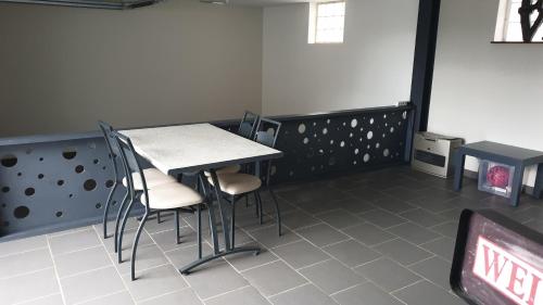 Ruang duduk di Chambres d hotes Couette et Campagne