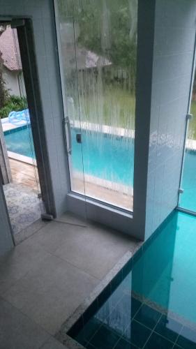 a glass door leading to a swimming pool at Eco Chalés Águas Claras in Lumiar
