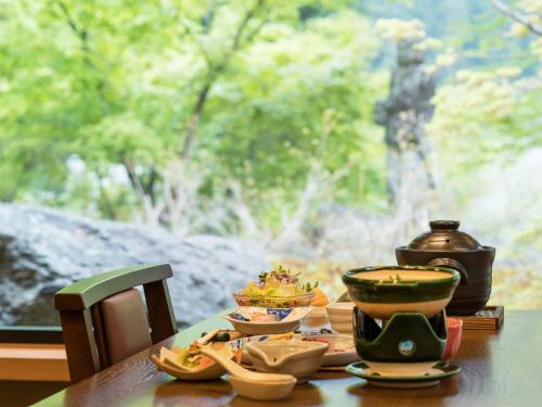 Jídlo v ryokanu nebo okolí