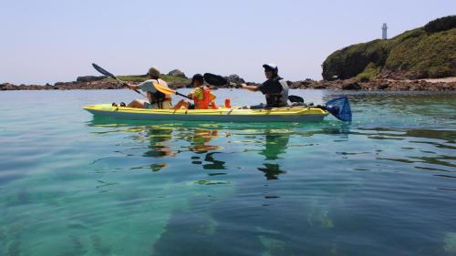 a group of people in a kayak in the water at Shimoda Tokyu Hotel in Shimoda