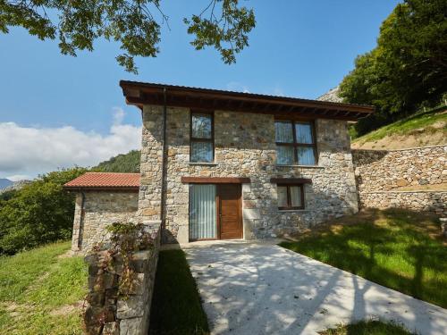 Cozy Mansion in Cangas de Onis with Meadow View, Bodes ...
