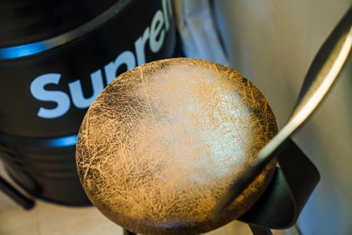 a close up of a metal object with a spoon at Fun Trip - Fu May Sea View Holiday house l 無敵海景交誼廳 l 附汽機車租賃 l in Taitung City