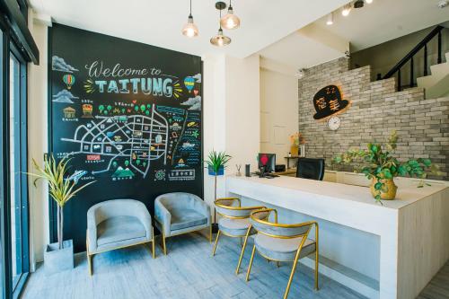 a restaurant with a chalkboard wall with a bar and chairs at Fun Trip - Fu May Sea View Holiday house l 無敵海景交誼廳 l 附汽機車租賃 l in Taitung City