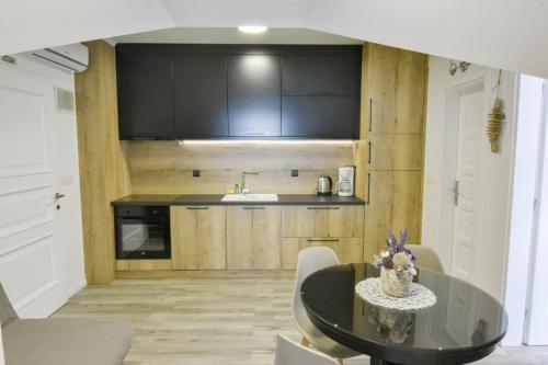 Kuchyň nebo kuchyňský kout v ubytování Apartment 9 in Villa Petrac