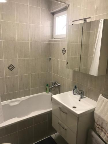 Bilik mandi di Apartman SLAVONIA 3