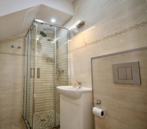 ห้องน้ำของ Romantic Lux Vivaldi Suite Svobode avenue 39