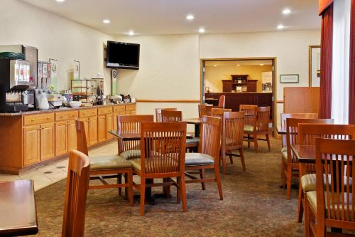 Gallery image of Country Inn & Suites by Radisson, Elgin, IL in Elgin