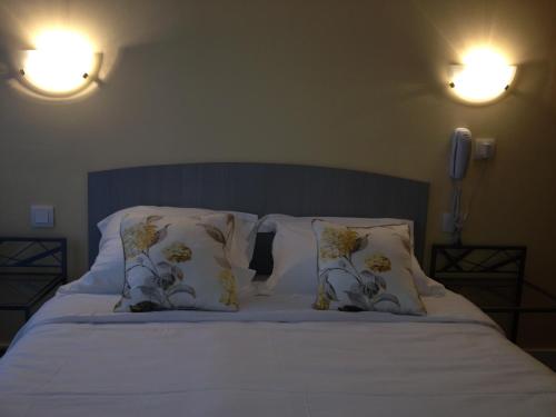 Кровать или кровати в номере Hotel Val De Loire