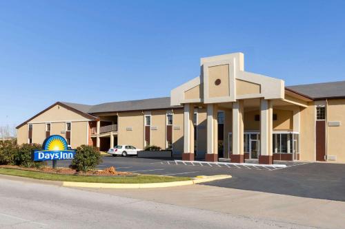 a view of the front of a davis inn at Days Inn by Wyndham Lawton in Lawton