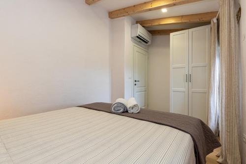 a bedroom with a bed with two towels on it at Casa Amelia in Pican in Pićan