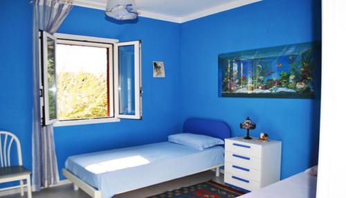 A bed or beds in a room at Large and bright 6-bed villa with parking in San Foca