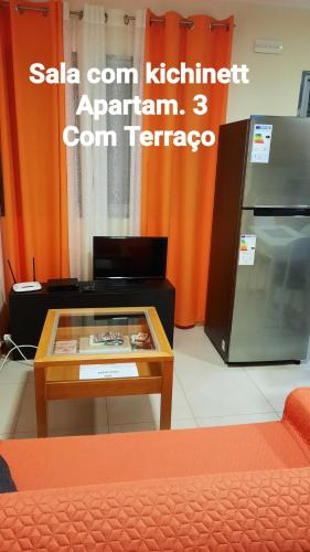 Private Apartament Celestina & Carlosにあるキッチンまたは簡易キッチン