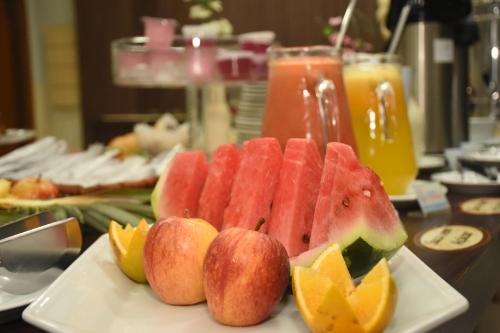 Makanan di atau berdekatan hotel