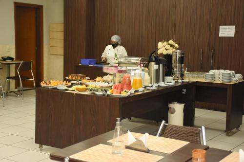 Makanan di atau berdekatan hotel