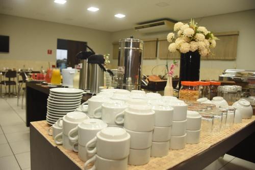 Kemudahan buat kopi dan teh di Larison Ji-Paraná by Easy Hotéis