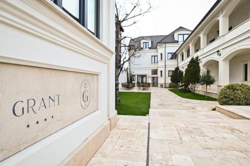 Grant Boutique Hotel — Swimming pool