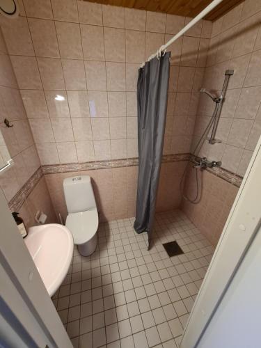 
Kylpyhuone majoituspaikassa Gasthaus Kantolankulma
