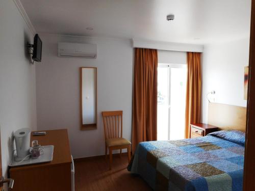 Ένα ή περισσότερα κρεβάτια σε δωμάτιο στο Agua Marinha ROSA- Hotel