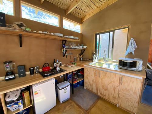 Virtuvė arba virtuvėlė apgyvendinimo įstaigoje La Inclusiva de Cochiguaz
