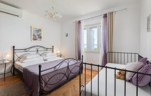 Postel nebo postele na pokoji v ubytování Villa OLD OLIVE, 3lovelyvillas