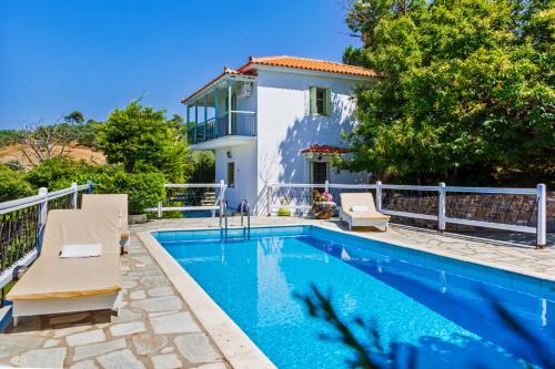 Swimmingpoolen hos eller tæt på Villa Glysteri